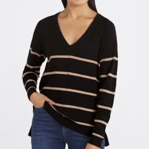 Bobeau Albus V Neck Exposed Seam Sweater size Medium Black Tan Striped Pullover
